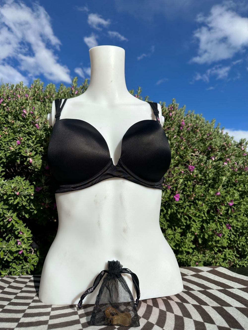 Victoria's Secret Very Sexy multi-way push-up bra 34DD & VS pouch w/clear straps